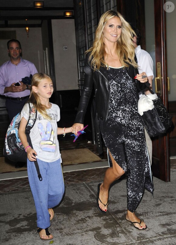 Heidi Klum en famille  sort de son hôtel avec ses enfants Leni, Henry, Johan et Lou à New York, le 12 juillet 2013.
