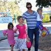 Jennifer Garner emmène ses trois enfants, Violet, Seraphina et Samuel, au parc à Pacific Palisades, le 15 juillet 2013 - Toute la tribu est prête à s'amuser