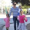 Jennifer Garner emmène ses trois adorables enfants, Violet, Seraphina et Samuel, au parc à Pacific Palisades, le 15 juillet 2013