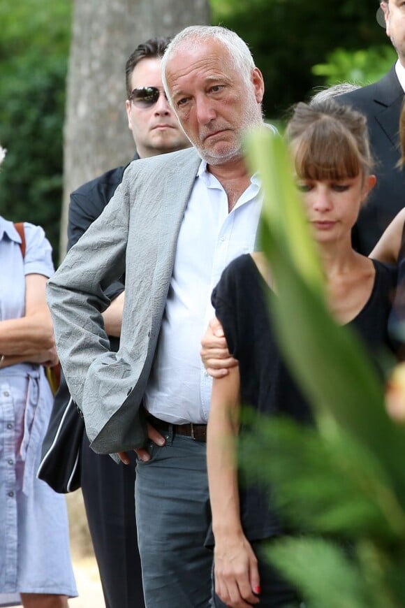 Exclusif - François Berléand lors des obsèques du réalisateur Sébastien Grall au cimetière parisien de Bagneux le 17 juillet 2013