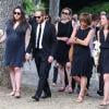 Exclusif - La famille du défunt lors des obsèques du réalisateur Sébastien Grall au cimetière parisien de Bagneux le 17 juillet 2013