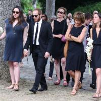 Obsèques de Sébastien Grall: Sa fille Déborah, Anthony Delon, unis dans la peine