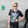 L'ancienne vedette Disney Miley Cyrus adopte un street look bling à tomber lors d'une sortie promo à Londres le 18 juillet 2013. Chaussée de sandales Céline, d'un sac de la même marque et d'un incontournable T-shirt Balenciaga, la belle Miley remporte la palme d'or du look de la semaine.