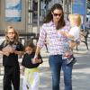 Jennifer Garner de sortie shopping avec ses enfants Samuel, Violet et Seraphina à Santa Monica le 19 juillet 2013.