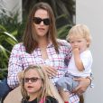Jennifer Garner de sortie avec ses enfants Samuel, Violet et Seraphina à Santa Monica le 19 juillet 2013.