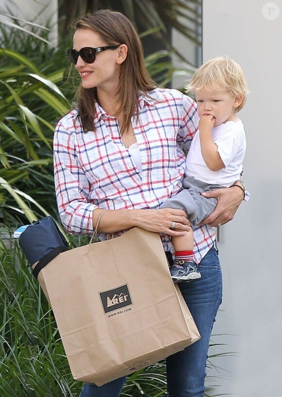 Jennifer Garner de sortie shopping avec ses enfants à Santa Monica le 19 juillet 2013.