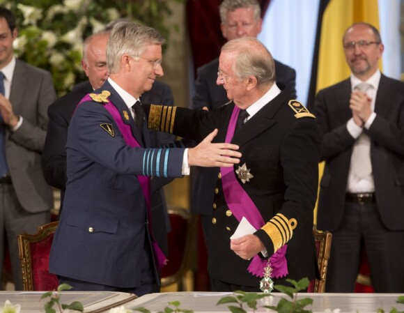 Le prince Philippe et le roi Albert II de Belgique - Cérémonie d'abdication du roi Albert II de Belgique au palais de Bruxelles, le 21 juillet 2013.