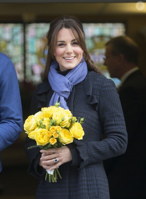 Kate Middleton à la sortie de l'hôpital King Edward VII le 6 décembre 2012, alors que la grossesse de la duchesse de Cambridge venait d'être révélée.