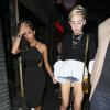 Miley Cyrus, Nicole Scherzinger et Pixie Geldof ont passé une bonne partie de la nuit du 20 juillet dans la boîte de nuit "Cirque Du Soir", située dans le quartier de Soho à Londres. Les trois amies sont sorties du club vers 4h30 du matin.