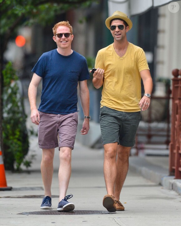 Les jeunes mariés Jesse Tyler Ferguson (Modern Family) et Justin Mikita à New York, le 21 juillet 2013.