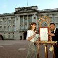 Le bulletin officiel de l'hôpital St Mary proclamant la naissance du prince de Cambridge le 22 juillet 2013, exposé à Buckingham Palace.