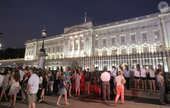 Ambiance de fête à Londres pour la naissance du prince de Cambridge, le 22 juillet 2013