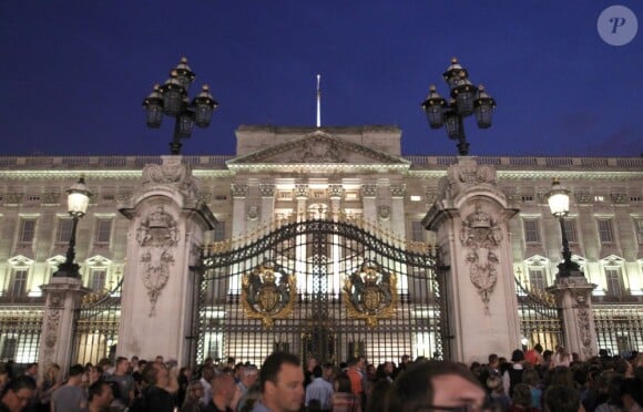 Ambiance de fête à Londres pour la naissance du prince de Cambridge, le 22 juillet 2013