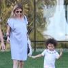 Exclusif - Ellen Pompeo et sa fille Stella dans les rues de West Hollywood, le 23 juillet 2013.