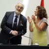 Placido Domingo reçoit les insignes de la ville de Madrid par la maire Ana Botella le 24 juillet 2013.