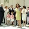Placido Domingo reçoit les insignes de la ville de Madrid par la maire Ana Botella le 24 juillet 2013, sous les yeux de sa femme Marta.