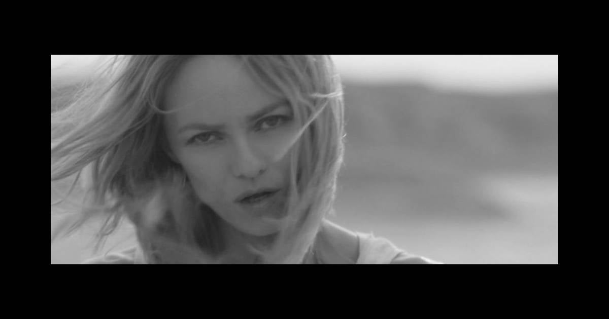 Vanessa Paradis: Envoûtante et légère dans le clip Les espaces et les sentiments