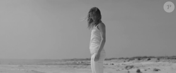 "Les espaces et les sentiments" le nouveau clip de Vanessa Paradis - juillet 2013