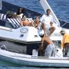 Elisabetta Gregoraci et des amies en pleine séance bronzage sur un bateau à Porto Cervo. Le 24 juillet 2013.