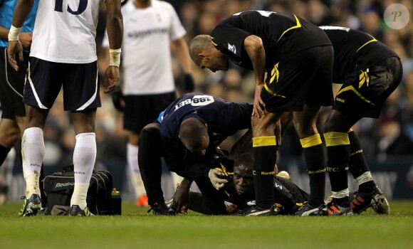 Fabrice Muamba victime d'un arrêt cardiaque lors du match entre Tottenham et Bolton le 17 mars 2012 à Londres