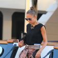  Nicole Richie quitte avec classe un yacht sur le port de Saint Tropez le 25 juillet 2013. 
 La star est vêtue d'un pantalon et d'une veste Givenchy, d'un collier Chanel vintage et de lunettes House of Harlow  