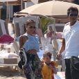Nicole Richie, Joel Madden et leurs enfants Harlow et Sparrow quittent le restaurant "Nioulargo" à Saint-Tropez le 23 juillet 2013