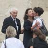 Bernard Pons entouré de ses proches lors des funérailles de sa fille Valérie en l'église Saint-Roch de Montpellier le 26 juillet 2013