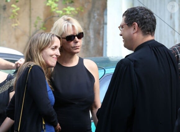 Elisabeth Lafont (fille de Bernadette Lafont) et sa belle-soeur, lors des funérailles de l'actrice au temple de Saint-André-de-Valborgne dans le Gard le 29 juillet 2013
