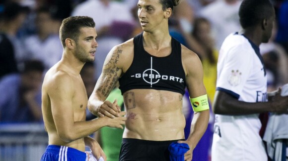 Zlatan Ibrahimovic en brassière : La star du PSG sensuelle pour son public