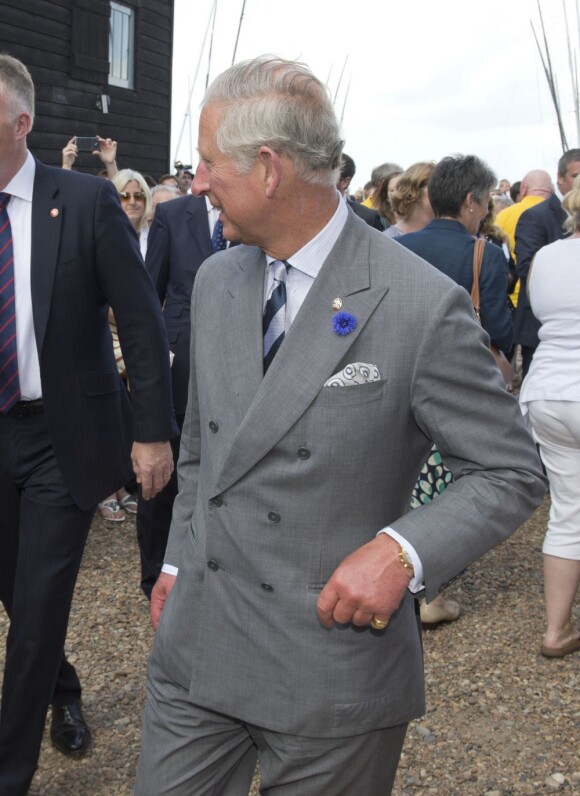 Le prince Charles, accompagné de son épouse Camilla Parker Bowles, au Festival de l'huître de Whitstable, dans le Kent, le 29 juillet 2013. Une sortie à l'occasion de laquelle il a confié que son petit-fils le prince George serait en un rien de temps surnommé Georgie.
