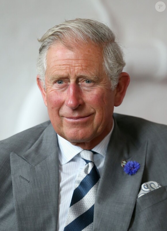 Le prince Charles en visite officielle avec son épouse la duchesse de Cornouailles à Chatham, dans le Kent, le 29 juillet 2013, pour l'inauguration d'un patronage du Prince's Trust.