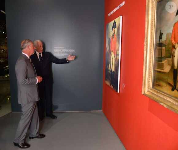 Le prince Charles en visite officielle avec son épouse la duchesse de Cornouailles à Chatham, dans le Kent, le 29 juillet 2013, pour l'inauguration d'un patronage du Prince's Trust.