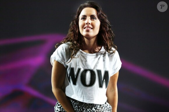 Maude Harcheb alias Maude des Anges de la télé-réalité 5, en plein concert lors du NRJ Music Festival de Bordeaux, le 30 juillet 2013.
