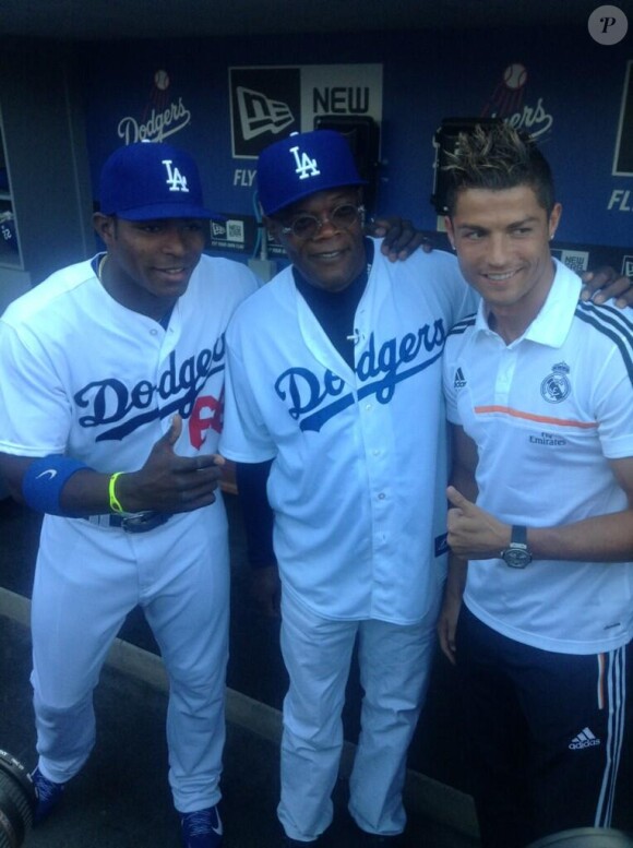 Cristiano Ronaldo au côté de Samuel L. Jackson et Yasiel Puig lors d'un match des Dodgers de Los Angeles, le 31 juillet 2013 à LA