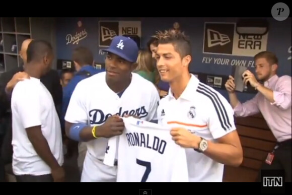 Cristiano Ronaldo et Yasiel Puig le 31 juillet 2013 lors d'un match entre les Dodgers de Los Angeles et les Yankees de New York