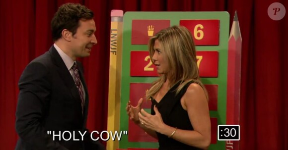 Jennifer Aniston fait un Pictionary avec Jimmy Fallon, Lenny Kravitz, et Cee Lo Green le 1er août 2013.