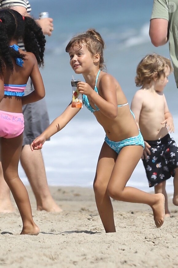 L'adorable petite Honor Warren s'éclate à la plage ! Le 3 août 2013 à Malibu
