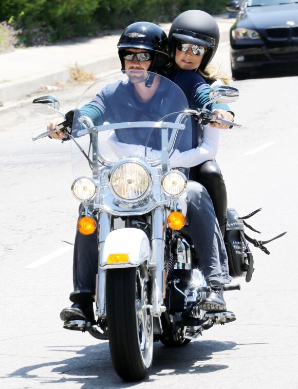 Martin Kirsten et Heidi Klum à moto sur Sunset Strip. Los Angeles, le 3 août 2013.