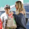 Heidi Klum fait ses courses en famille avec sa mère Erna et ses enfants Leni,  du shopping avec ses enfants Leni, Henry, Johan, et Lou au supermarché Whole Foods dans le quartier de Brentwood. Los Angeles, lle 2 aout 2013.