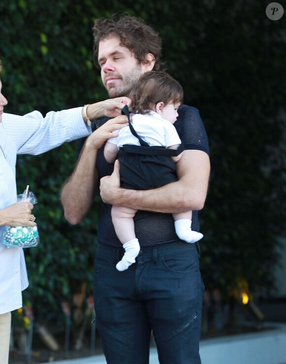 Perez Hilton et son fils Mario Lavandeira III à la baby shower de la chanteuse Fergie à Beverly Hills, le 28 juillet 2013.