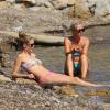 Doutzen Kroes se baigne et prend le soleil à Ibiza. Le mannequin y est en vacances avec des amies, son époux Sunnery James et leur fils Phyllon. Le 5 aout 2013.