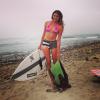 Anastasia Ashley, surfeuse aux courbes parfaites