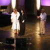 Juliette Gréco au bras de Jacqueline Franjou, présidente du Festival de Ramatuelle, et sous le regard du directeur artistique Michel Boujenah, a dû renoncer, victime d'un coup de chaud, à terminer son concert au Théâtre de Verdure le 7 août 2013.