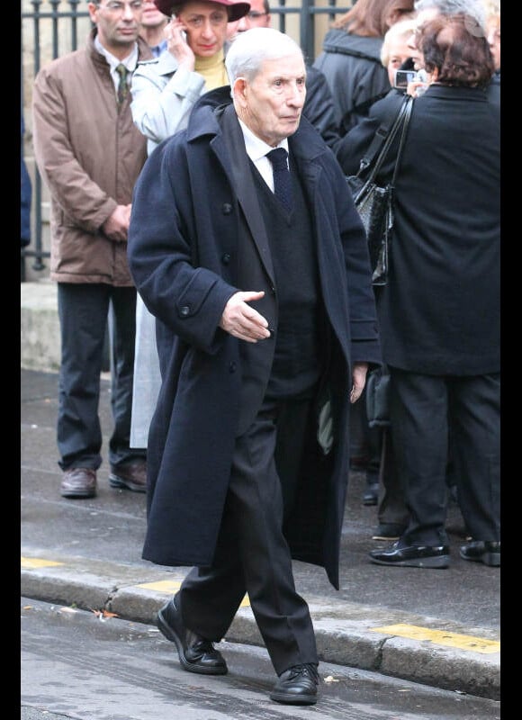 Pierre Badel lors des obsèques de sa femme Rosy Varte, en l'église arménienne à Paris, le 19 janvier 2012
