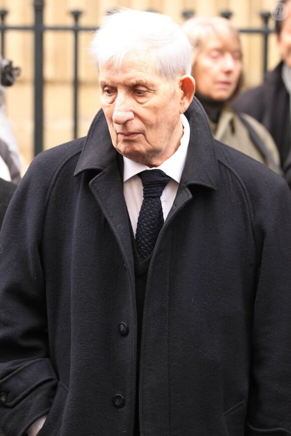 Pierre Badel, le mari de Rosy Varte, aux obsèques de son épouse en l'église arménienne à Paris. Le 19 janvier 2012.