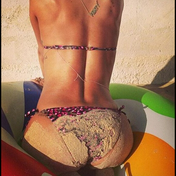En vacances à la Barbade, Rihanna, loin d'être pudique, n'a de cesse de s'afficher en bikini sur son profil Instagram. Ici le 9 août 2013.