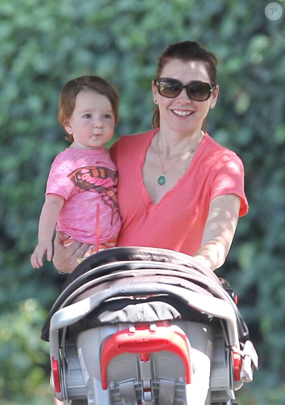 EXCLUSIVITE : Alyson Hannigan en famille dans un parc de Los Angeles, le 10 août 2013.