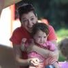 EXCLUSIVITE : Alyson Hannigan avec ses petites filles dans un parc de Los Angeles, le 10 août 2013.