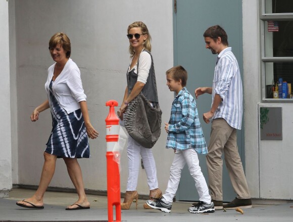 Kate Hudson et Matt Bellamy visitent la nouvelle école du fils de l'actrice, Ryder, à Santa Monica, le 2 août 2013.