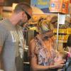 Heidi Klum fait du shopping à "Whole Foods" avec son petit ami Martin Kirsten et ses enfants à Brentwood, le 11 août 2013.